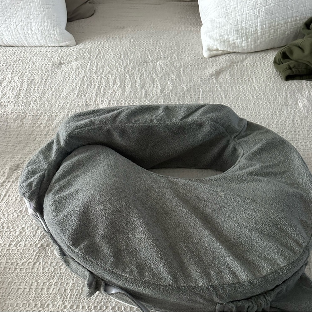 My Brest Friend Nursing Pillow – Barely Used